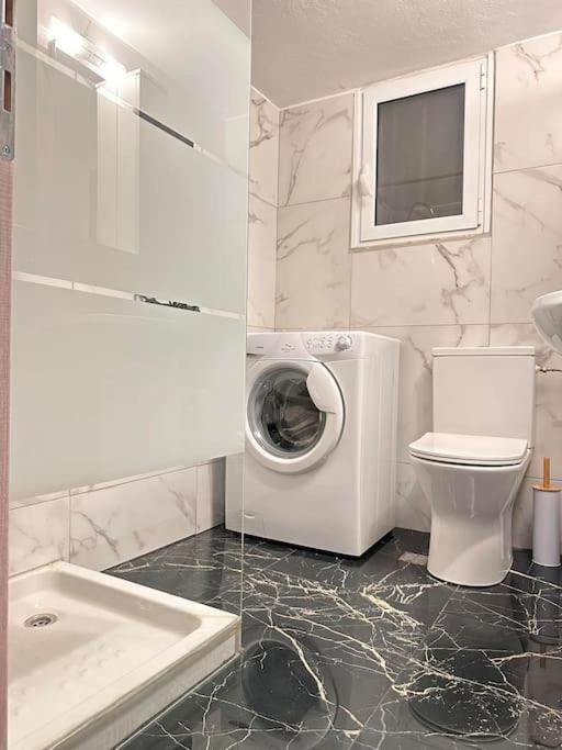 4 Family And Friends - Acropolis View Apartment Athens Ngoại thất bức ảnh