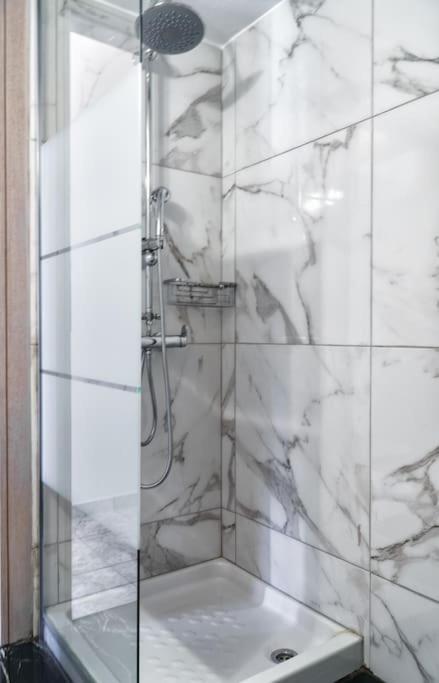 4 Family And Friends - Acropolis View Apartment Athens Ngoại thất bức ảnh