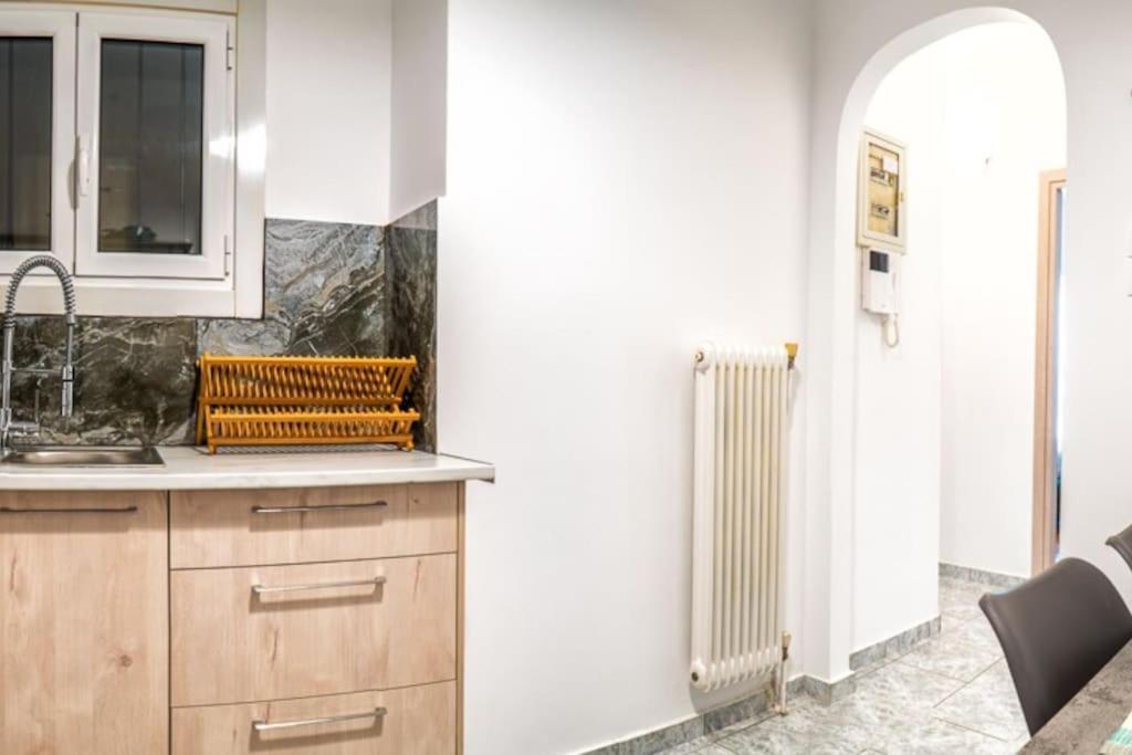 4 Family And Friends - Acropolis View Apartment Athens Ngoại thất bức ảnh