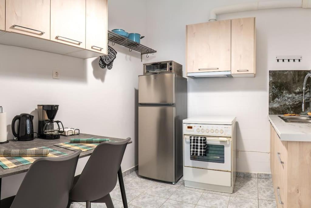4 Family And Friends - Acropolis View Apartment Athens Ngoại thất bức ảnh